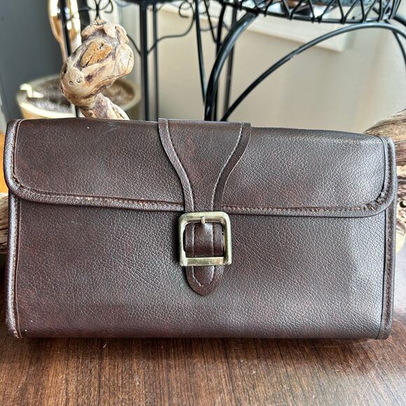 Vintage Levenger large brown leather wallet clutch w/ buckle made in Taiwan - Picture 1 of 16